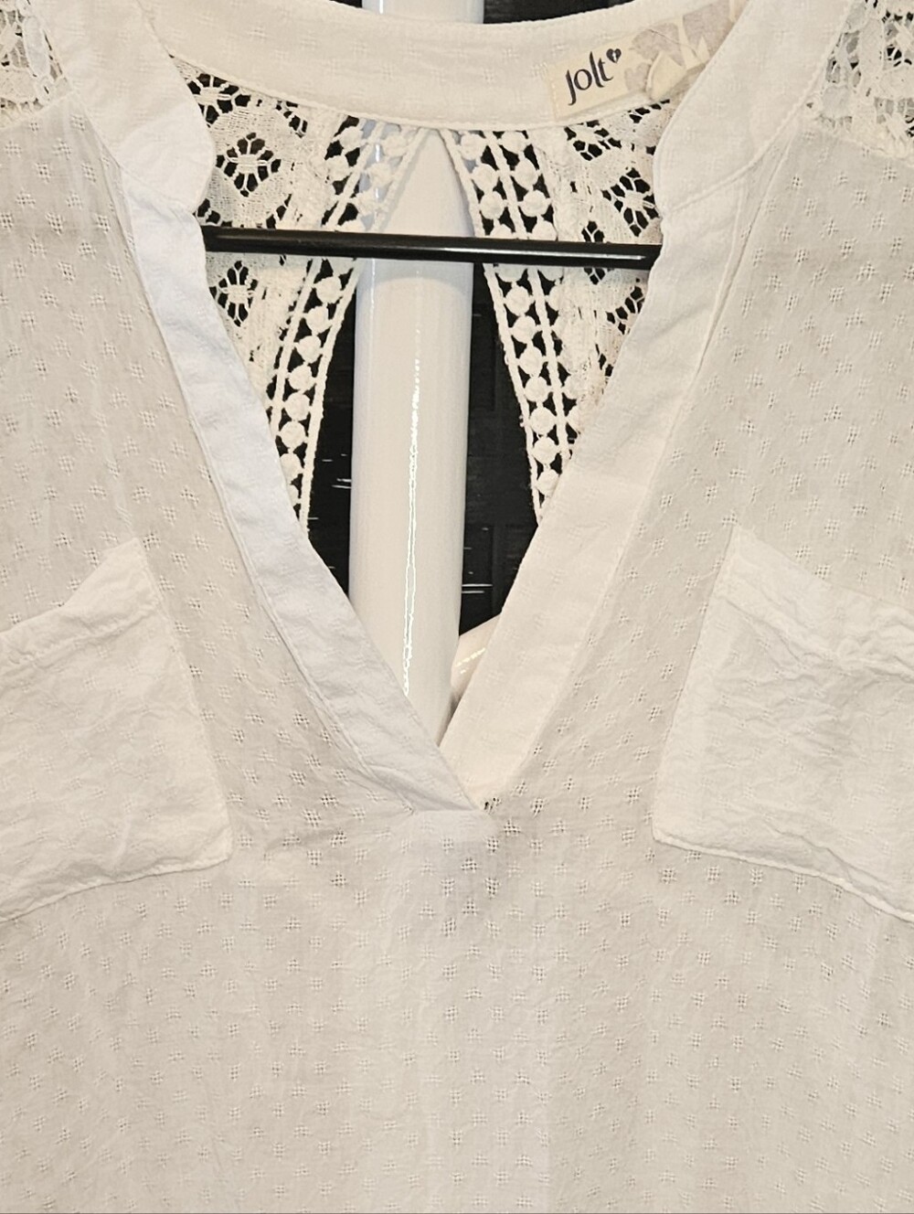 Jolt White Crochet V-Neck Top - Picture 4 of 4